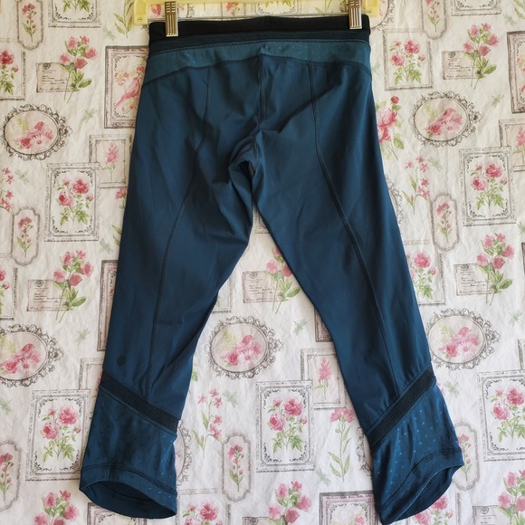 Lululemon Just Breathe Mesh Crop Size 4 Teal/Black - Picture 1 of 6